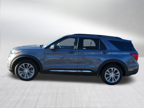 Certified 2022 Ford Explorer XLT w/ Equipment Group 202A image 4