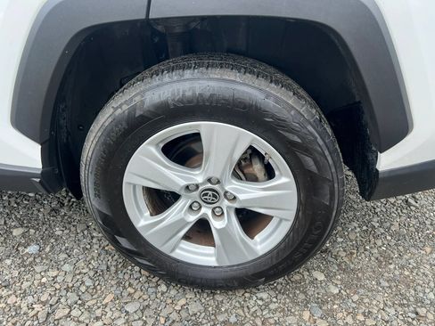 Used 2019 Toyota RAV4 XLE AWD/4WD image 11