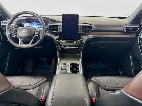 Used 2024 Ford Explorer Platinum w/ Technology Package image 13