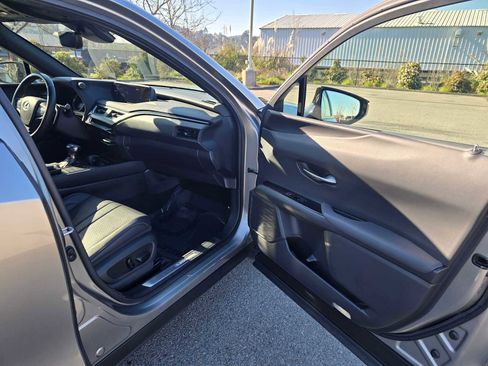 Used 2019 Lexus UX 200 F Sport image 12