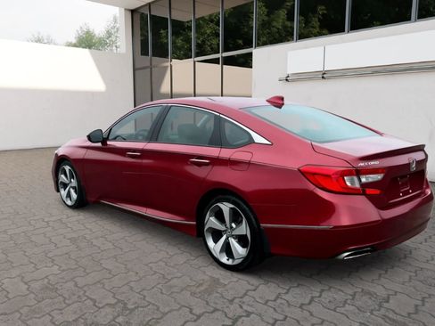 Used 2018 Honda Accord Touring image 4