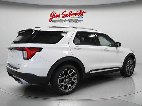 Used 2025 Ford Explorer Platinum w/ Ultimate Package AWD/4WD image 3