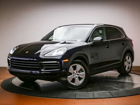 Certified 2023 Porsche Cayenne AWD/4WD image 1