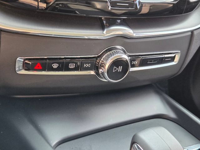 Certified 2024 Volvo XC60 T8 Core AWD/4WD image 31