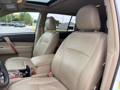 Used 2010 Toyota Highlander Limited AWD/4WD image 11