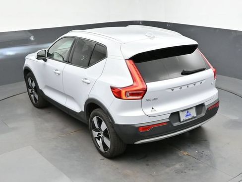 Used 2022 Volvo XC40 T4 Momentum FWD image 21