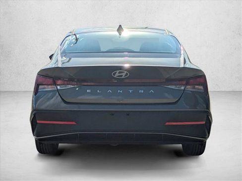New 2026 Hyundai Elantra SE FWD image 8