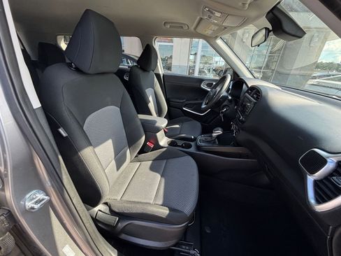 Used 2025 Kia Soul LX w/ LX Technology Package FWD image 34