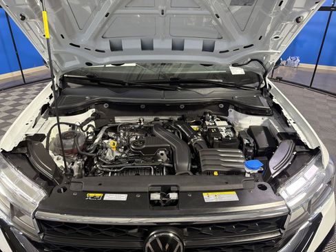 Used 2024 Volkswagen Taos SE image 45