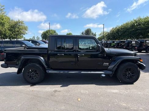 Used 2020 Jeep Gladiator Overland AWD/4WD image 2