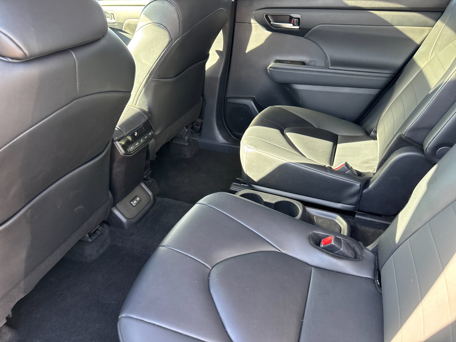 Used 2026 Toyota Highlander XLE AWD/4WD image 9
