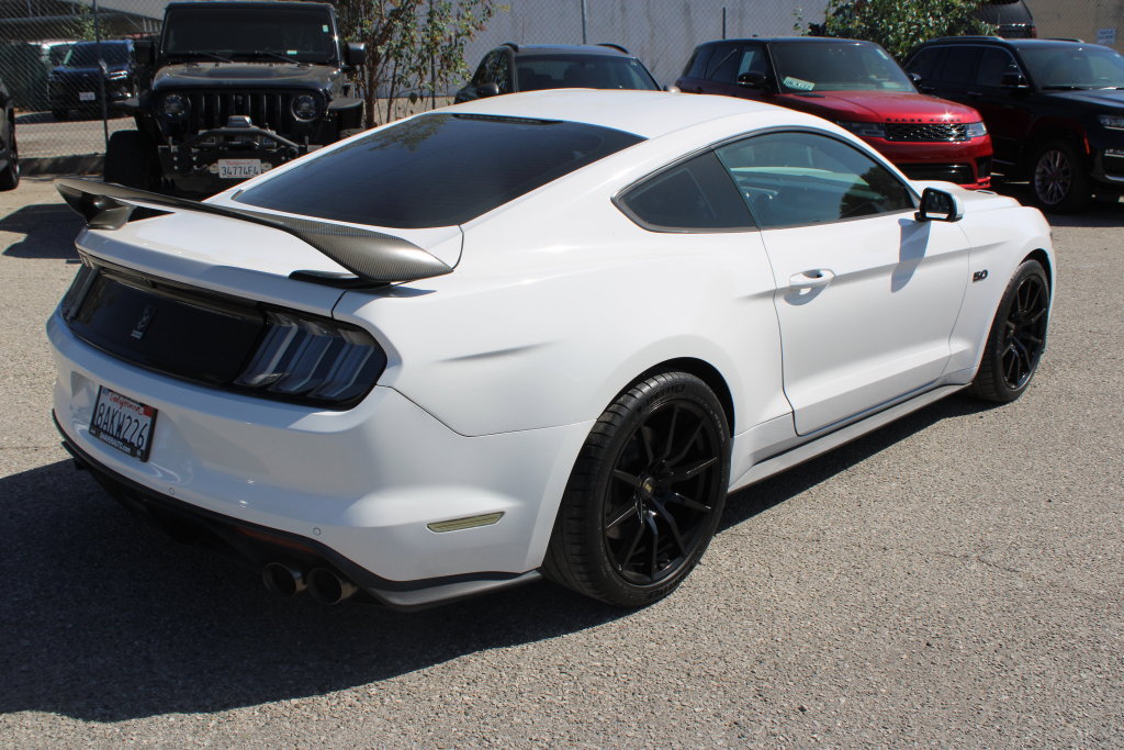 Used 2017 Ford Mustang GT w/ Black Accent Package RWD image 4