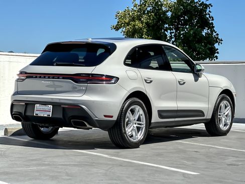 Certified 2026 Porsche Macan AWD/4WD image 8