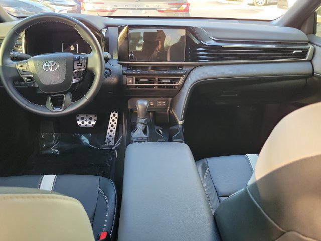Used 2025 Toyota Camry SE FWD image 9