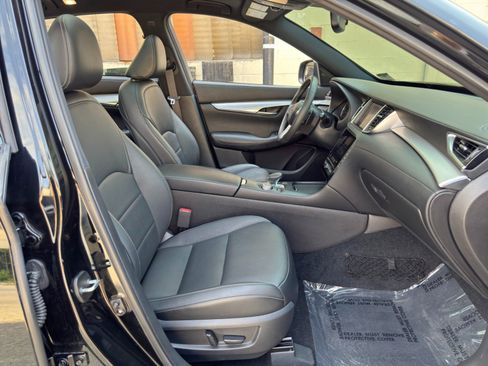Used 2020 INFINITI QX50 Essential w/ Edition 30 Package FWD image 15