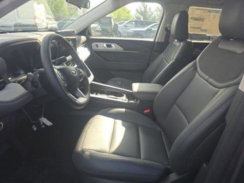 Used 2025 Ford Explorer Active w/ Active Comfort Package RWD image 7