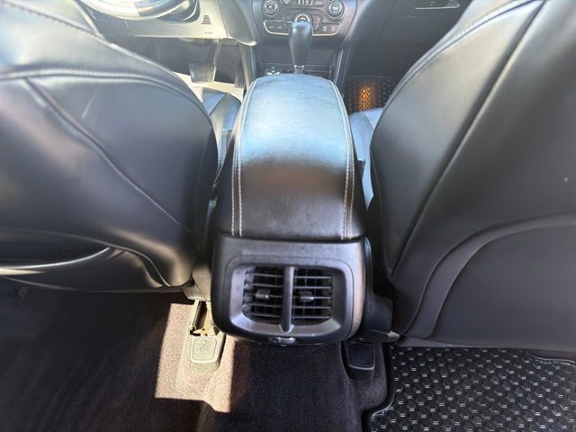 Used 2018 Jeep Cherokee Latitude Plus w/ Cold Weather Group AWD/4WD image 40