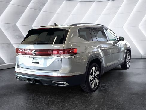 Used 2024 Volkswagen Atlas SE image 4