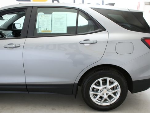 Used 2023 Chevrolet Equinox LS FWD image 5