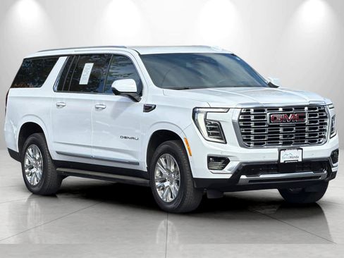 Used 2025 GMC Yukon XL Denali AWD/4WD image 9