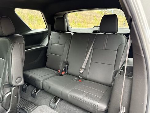 Used 2023 Chevrolet Traverse RS image 27
