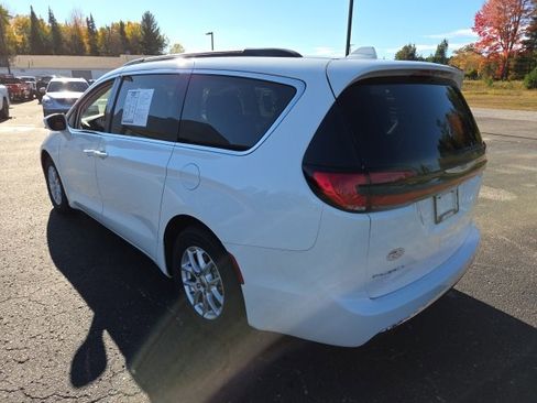 Used 2022 Chrysler Pacifica Touring-L image 72