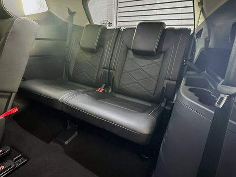 Used 2025 Volkswagen Atlas SE image 29