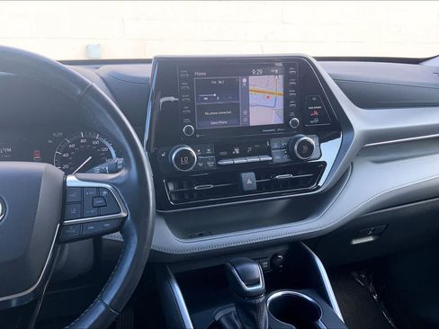 Used 2021 Toyota Highlander XLE FWD image 15