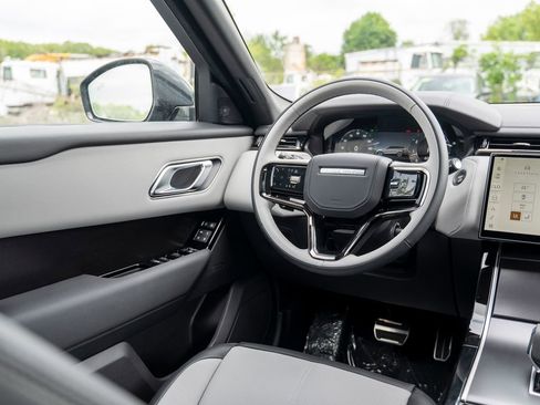 New 2026 Land Rover Range Rover Velar Dynamic SE image 17