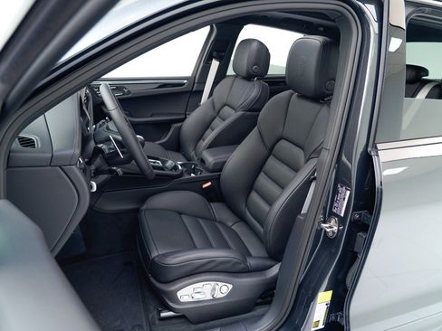 Certified 2026 Porsche Macan Turbo AWD/4WD image 5