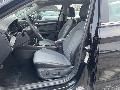 Used 2025 Volkswagen Jetta SE image 25