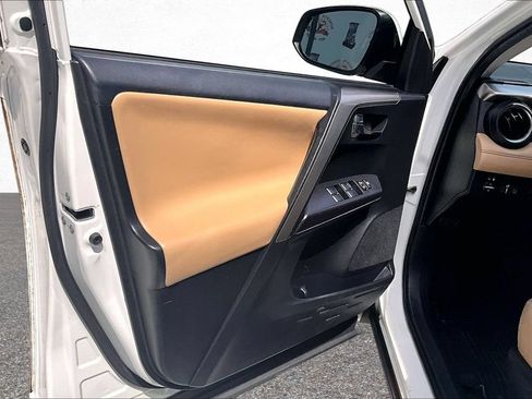 Certified 2018 Toyota RAV4 XLE FWD image 22