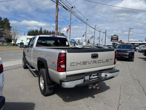 Used 2004 Chevrolet Silverado 2500 W/T w/ Heavy-Duty Power Package image 2
