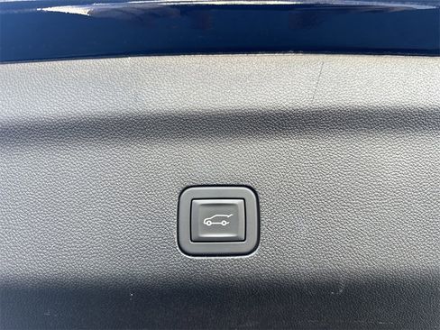 Certified 2025 Cadillac Escalade Premium Luxury image 30