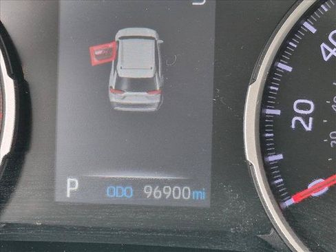 Used 2022 Toyota RAV4 LE FWD image 10