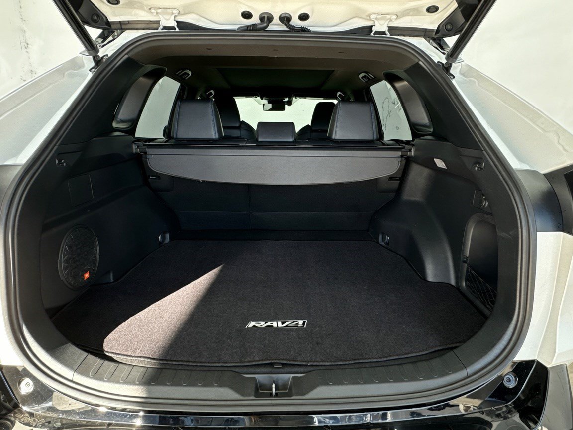 Used 2019 Toyota RAV4 XSE AWD/4WD image 18