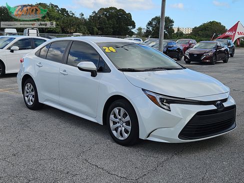 Used 2024 Toyota Corolla LE image 1
