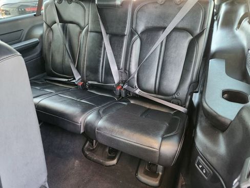 Used 2024 Jeep Wagoneer L Series II image 28