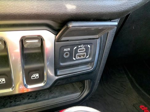 Used 2024 Jeep Wrangler Sport AWD/4WD image 29