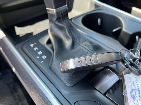 Used 2026 Kia Carnival FWD image 21