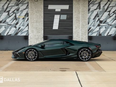 Used 2025 Lamborghini Revuelto AWD/4WD image 2