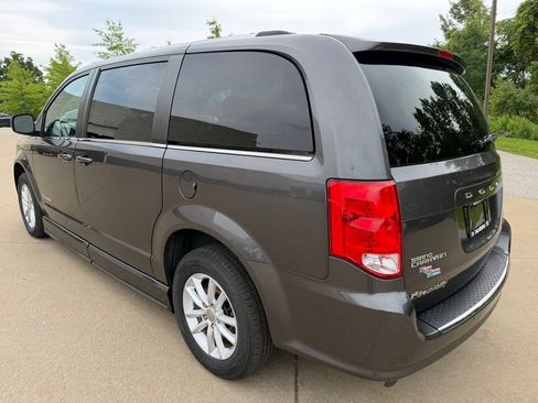 Used 2019 Dodge Grand Caravan SXT FWD image 3