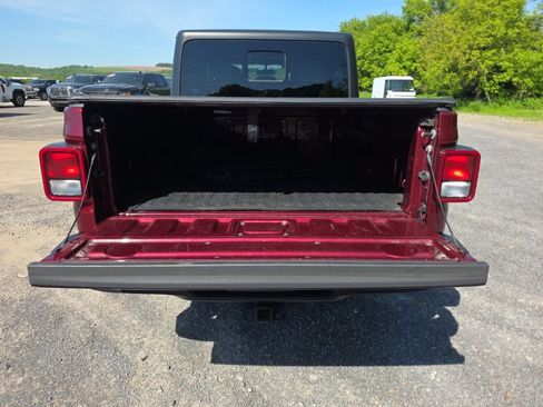 Used 2022 Jeep Gladiator Sport AWD/4WD image 10