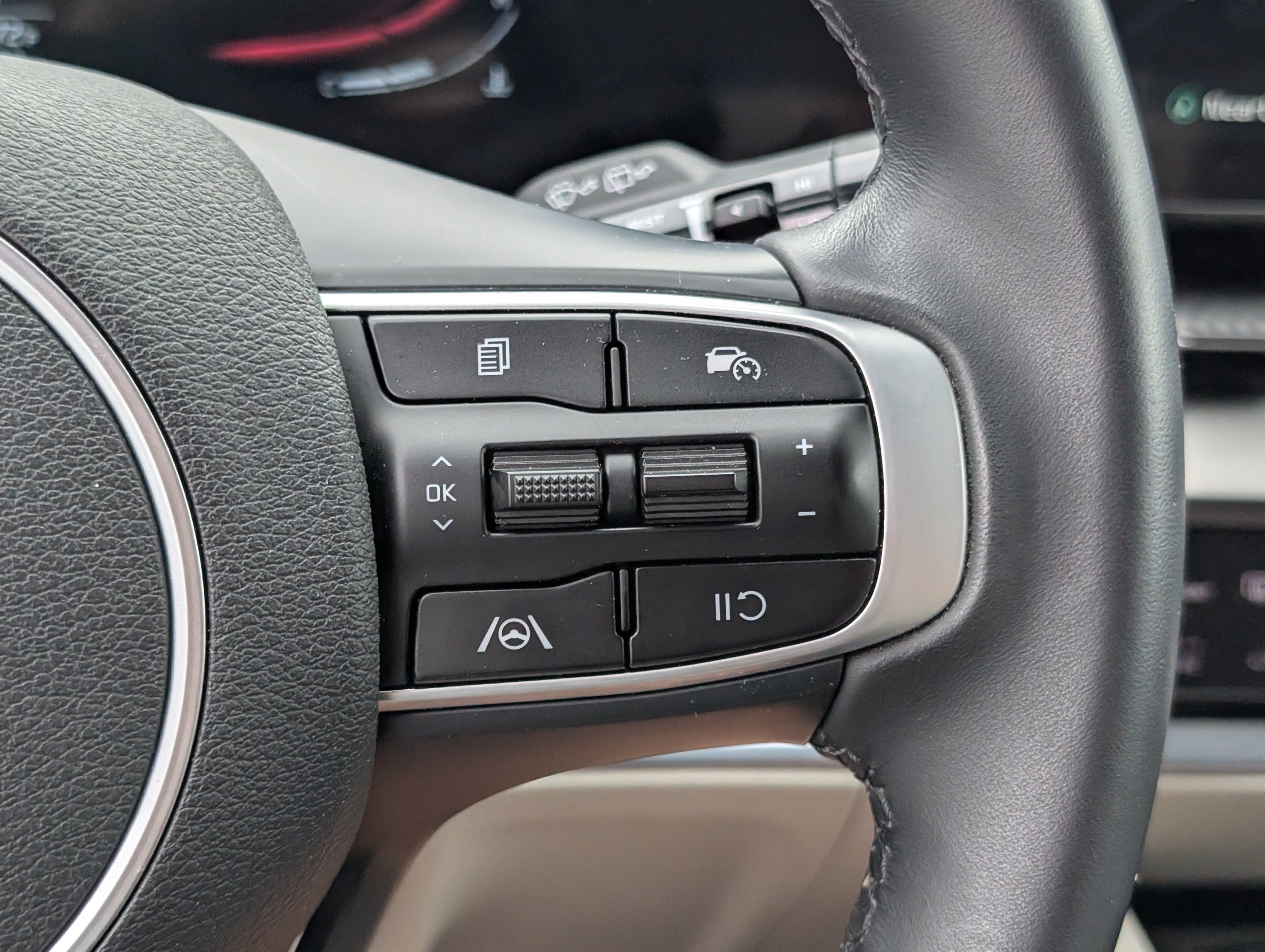 Used 2025 Kia Sportage EX FWD image 28