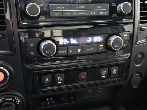 Used 2023 Nissan Titan PRO-4X w/ Pro-4x Convenience Package image 32