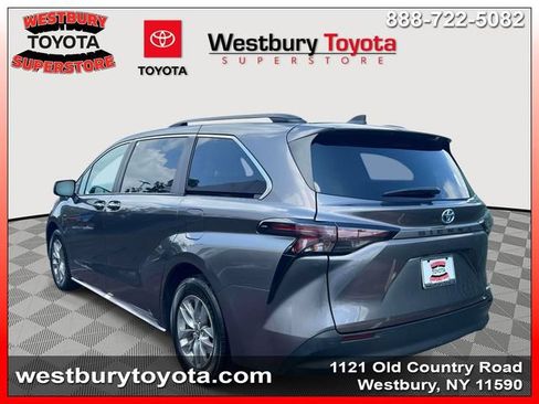 Used 2024 Toyota Sienna XLE FWD image 9
