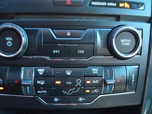 Used 2018 Ford Explorer XLT w/ Equipment Group 202A FWD image 19