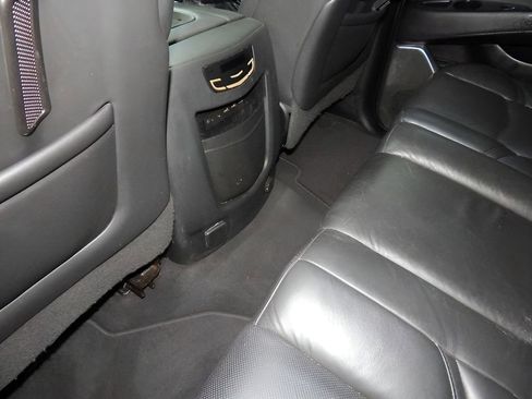 Used 2019 Cadillac Escalade ESV Luxury image 31