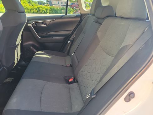 Used 2020 Toyota RAV4 XLE w/ Convenience Package AWD/4WD image 16
