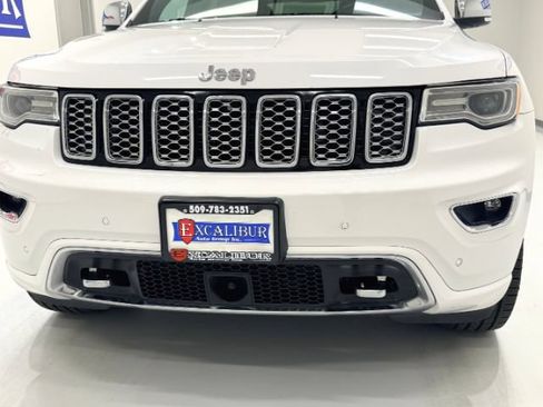 Used 2018 Jeep Grand Cherokee Overland AWD/4WD image 12